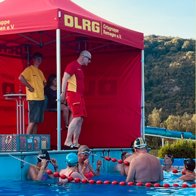 Gruppe beim Training im Pop-up-Pool Remagen